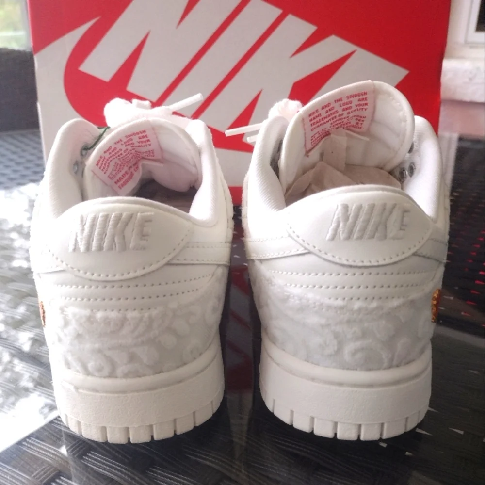 Nike Dunk Give Her Flowers Sneakers New In Box - Picture 4 of 8